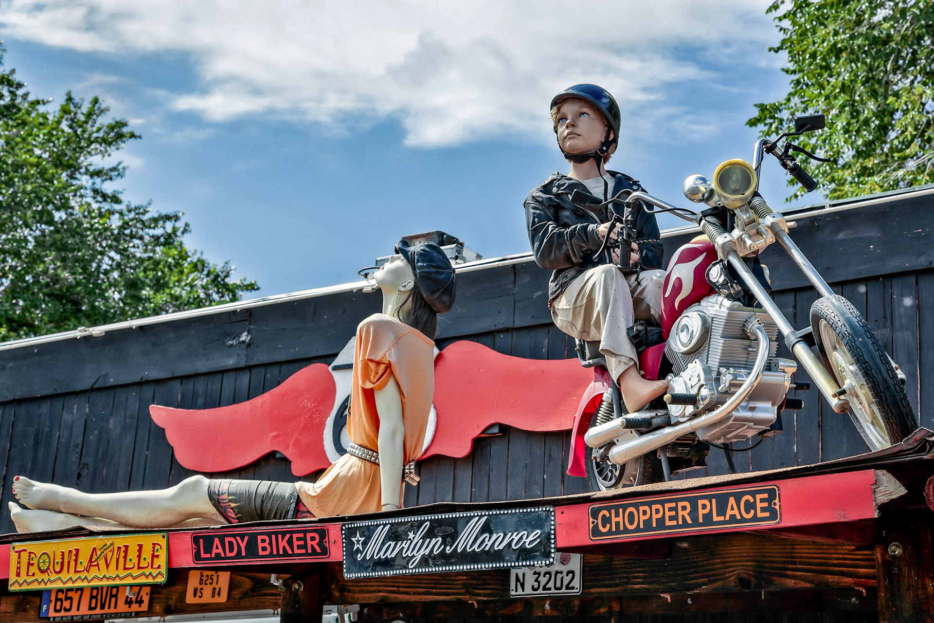 Mannequins on a Roof in Seligman