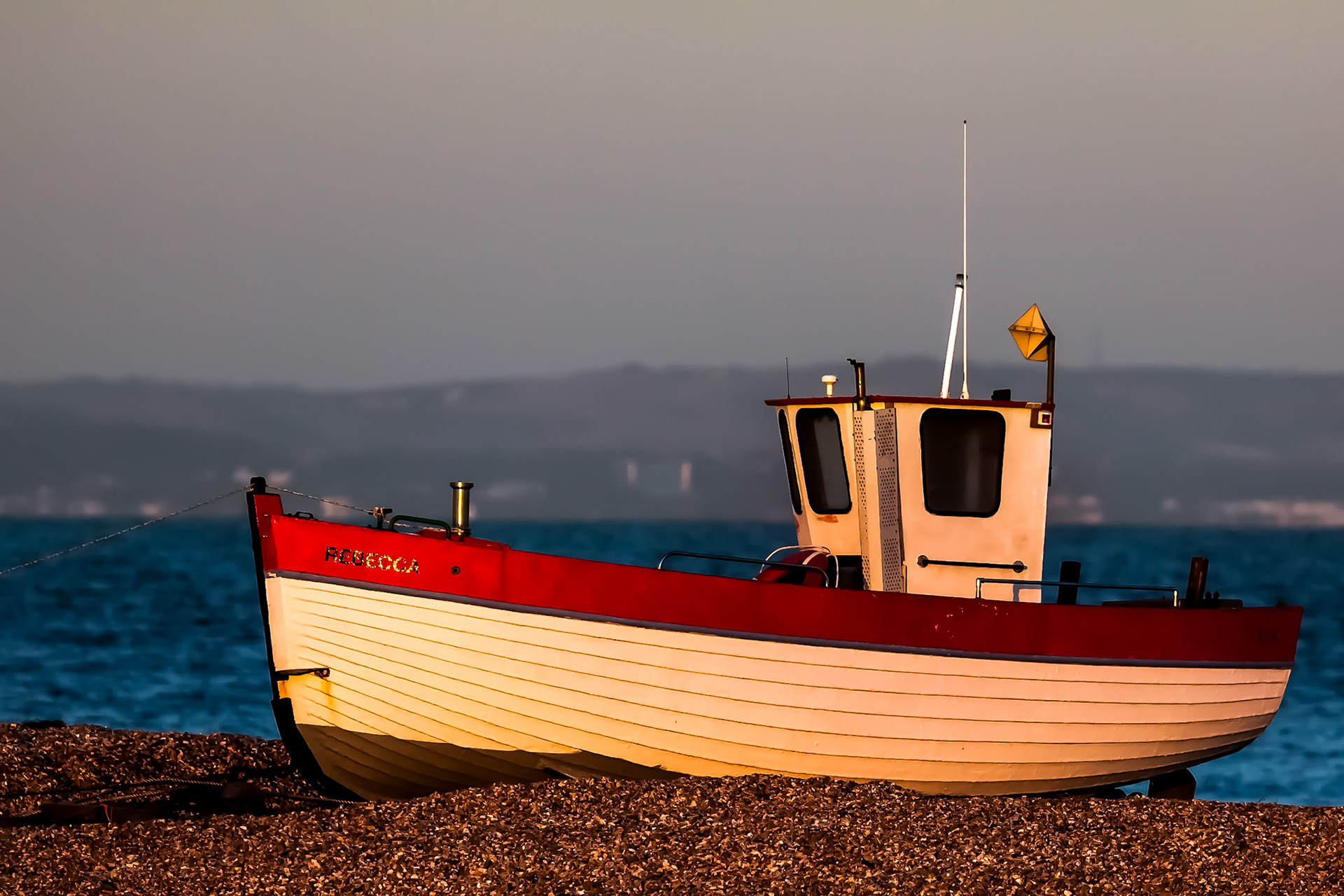 DUNGENESS, KENT/UK _ DECEMBER 17 :  Fishing Boat on Dungeness Beach in Kent on December 17, 2008
