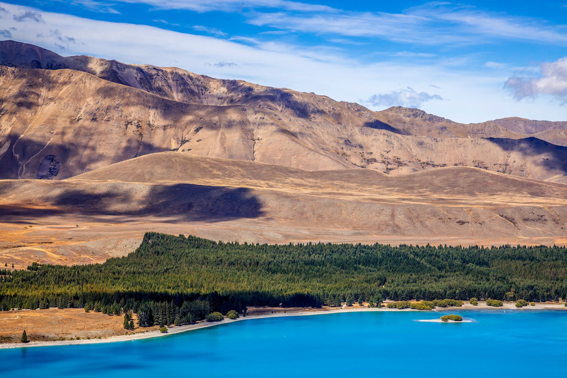 Scenic view of the countryside around Lake Tekapo